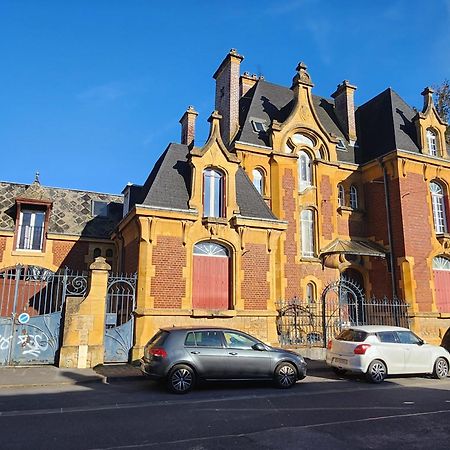 Appartement Atypique - 2 Chambres - Rue Calme Dans Centre Ville Sedan Exterior foto