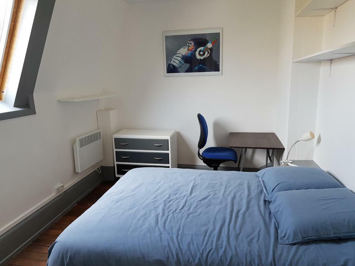 Appartement Atypique - 2 Chambres - Rue Calme Dans Centre Ville Sedan Exterior foto